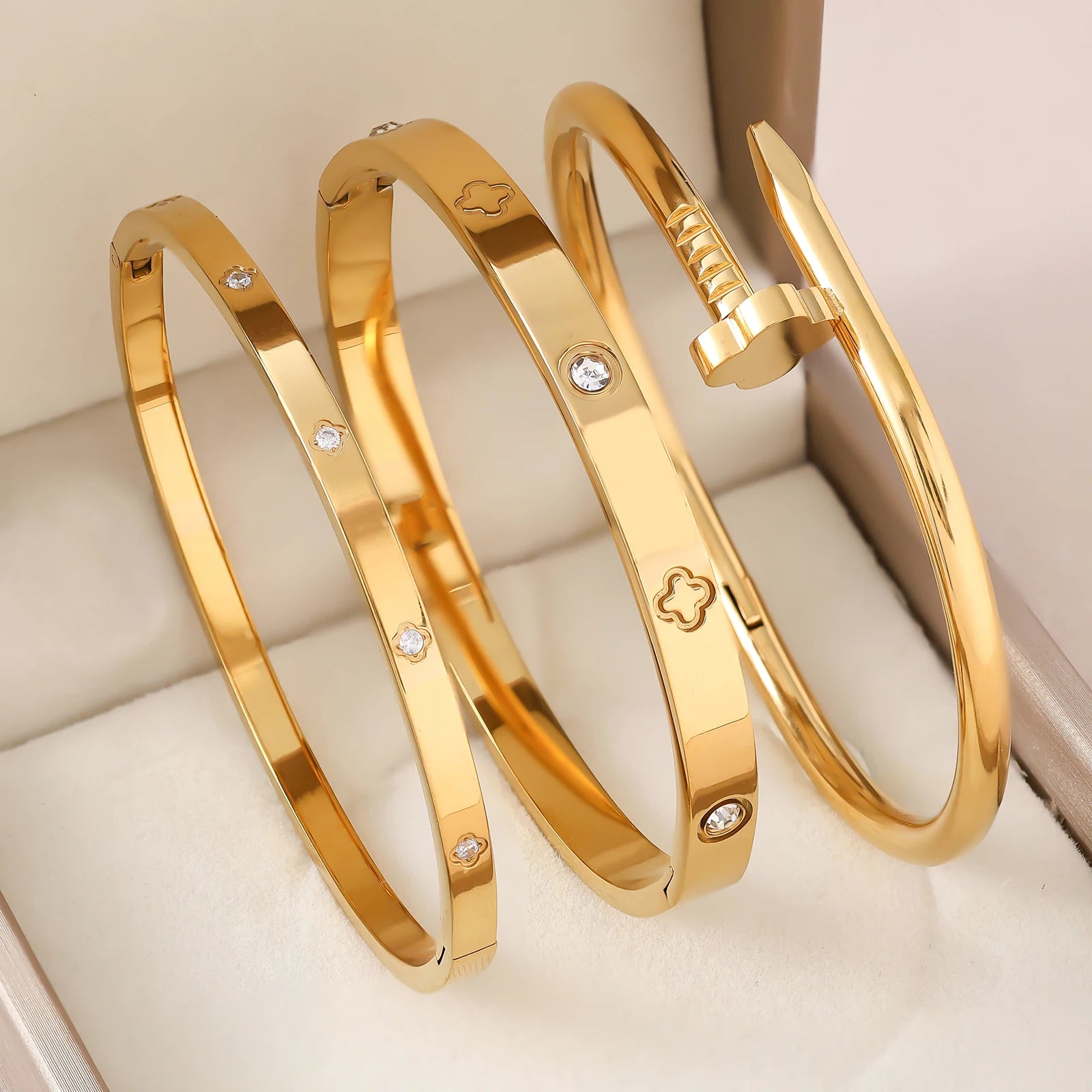 1 Stück 18K vergoldetes stapelbares Edelstahlarmband mit Kette und Kleeblatt-Design, Modischer Stil für Damen, Geeignet für Freizeit