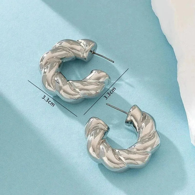 Goldfarbene Kristallstein-Creolen Gedrehte Metallform Versilbert Neue Mode Damenohrringe Party Schmuck Geburtstagsgeschenk
