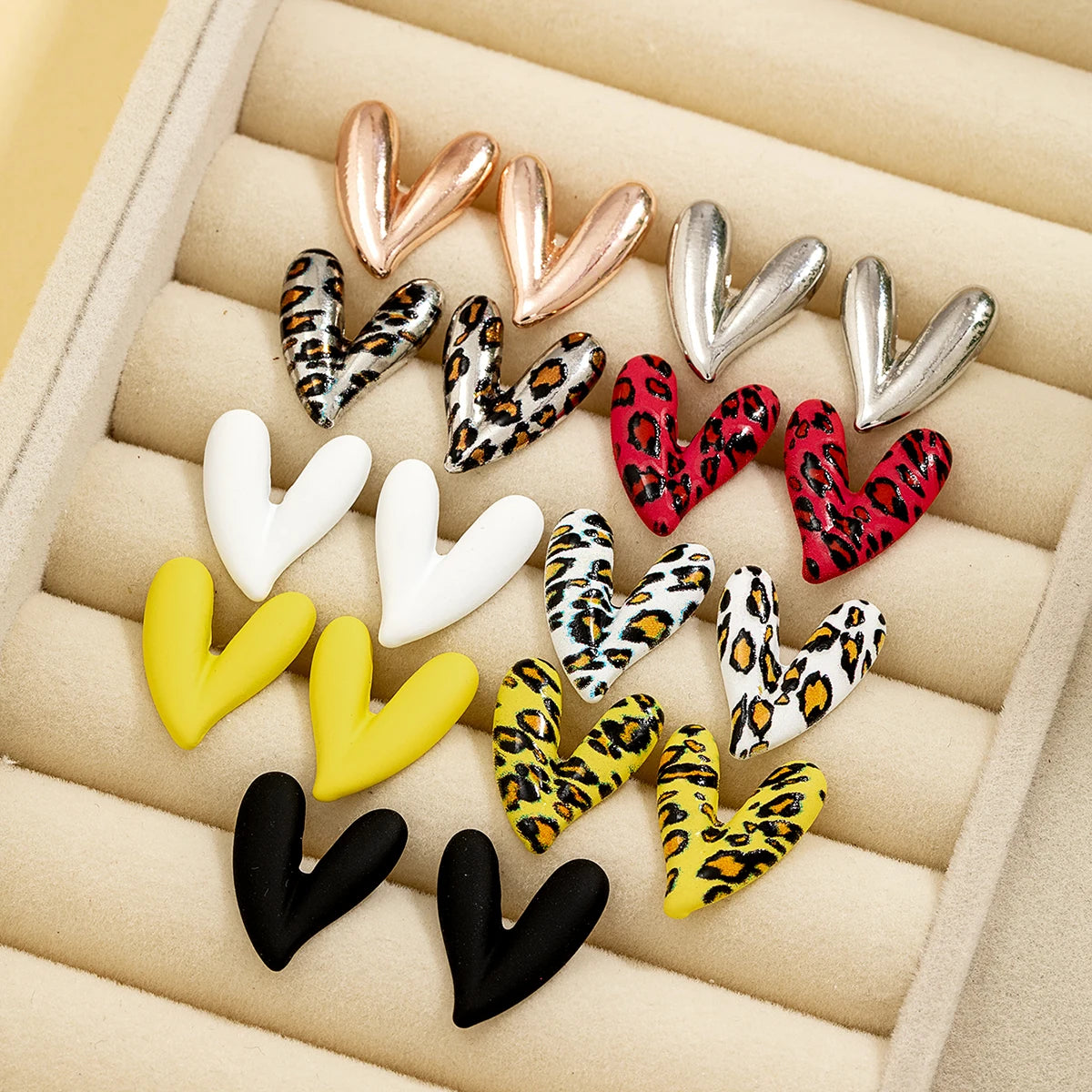 3 pairs of personalized and versatile leopard print heart-shaped women's earrings set, red spray painted earrings