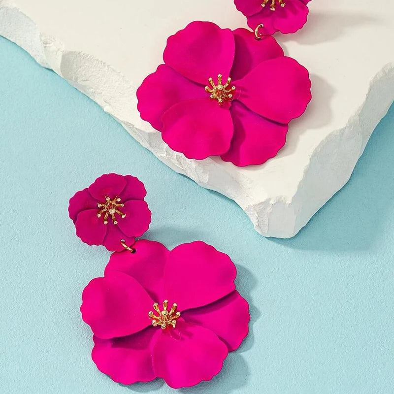 Damen Fuchsie Blumen Tropfen Ohrringe Vergoldung Weiße Fuchsie Spray Große Blume Baumelohrringe Brautohrringe für den Urlaub