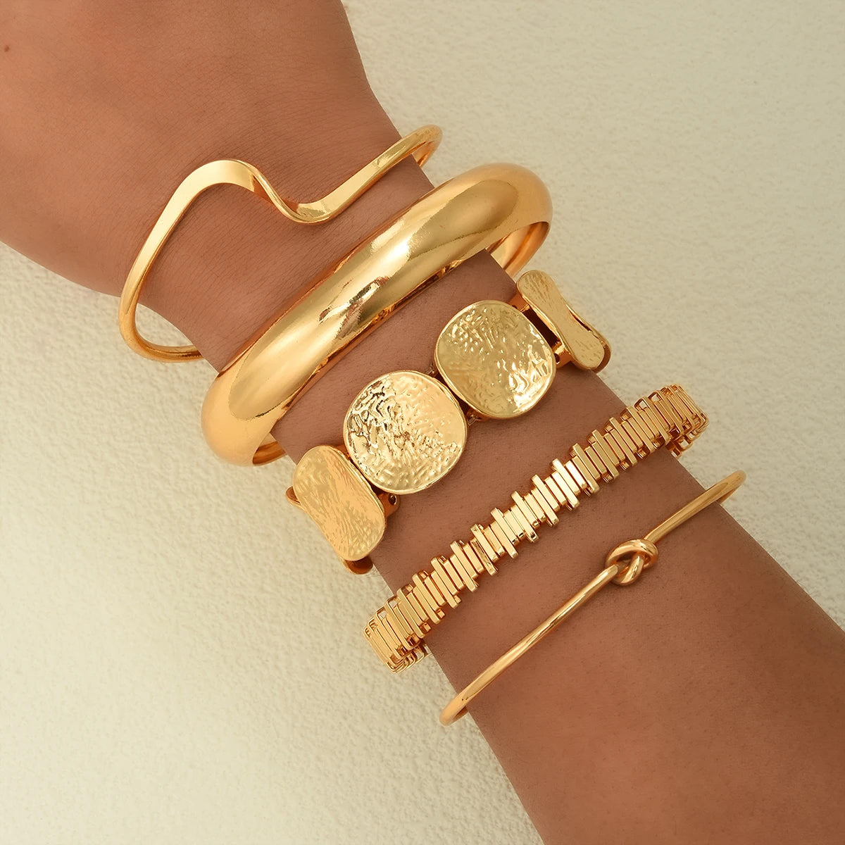 5 Teile/Satz Punk Geometrie Mehrschichtige Armreifen für Frauen Zarte Goldfarbene Metallknoten Manschettenarmbänder Mode Hip Hop Party Schmuck