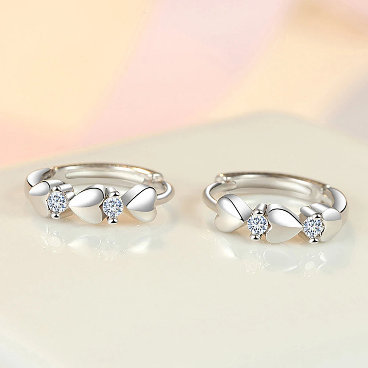 Niedliche Herz-Creolen, kleine Ohrringe für Frauen, 3 Metallfarben, trendige Mädchen-Ohrringe, schicke Accessoires, Statement-Schmuck