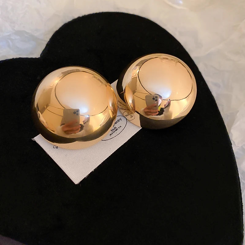 Glatt-halbrunde Ohrstecker für Damen im europäischen und amerikanischen schlichten Metall-Kalt-Stil Persönlichkeit Überzogener Temperament-Schmuck