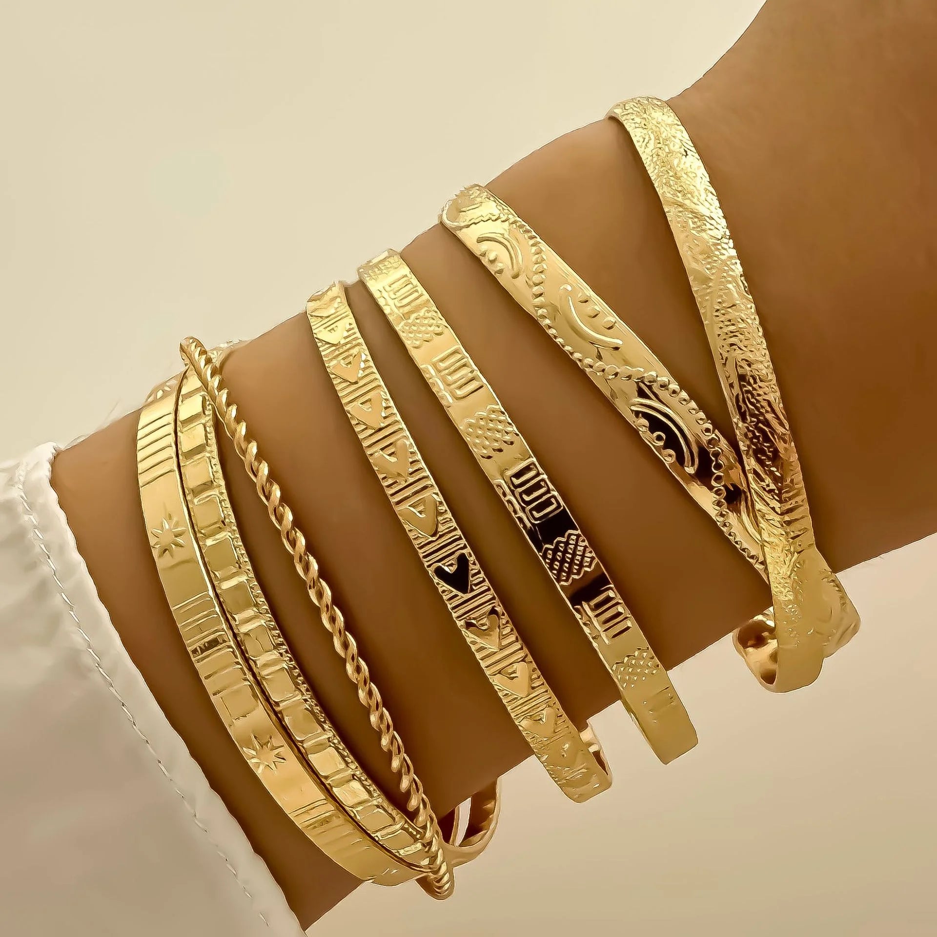 7tlg./Set Vintage Elegantes Rauten-Herz-Twist-Design Armreif Goldfarbene Glatte Armbänder Set für Damen Charm Schmuck Geschenk