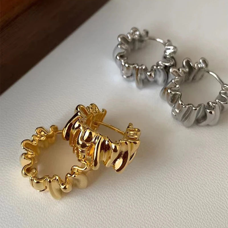 Irregular Wavy Pleated Earrings for Women Retro Trendy Copper Metal Earrings Design Simple Temperament Senior Fashion Jewelry