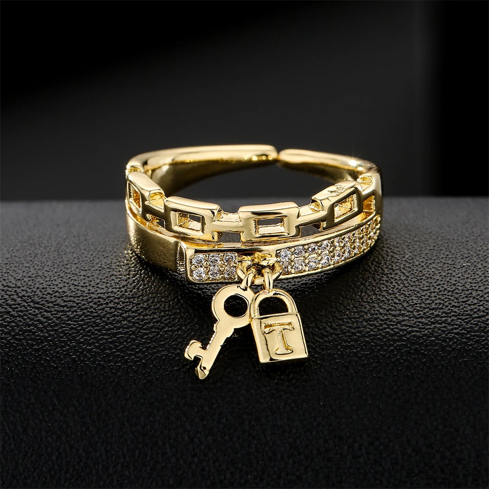 NEWBUY Mode Goldfarbe Kupfer Hochzeit Schmuck Luxus AAA Zirkonia Schloss & Schlüssel Anhänger Fingerring Verstellbar für Frauen Mädchen