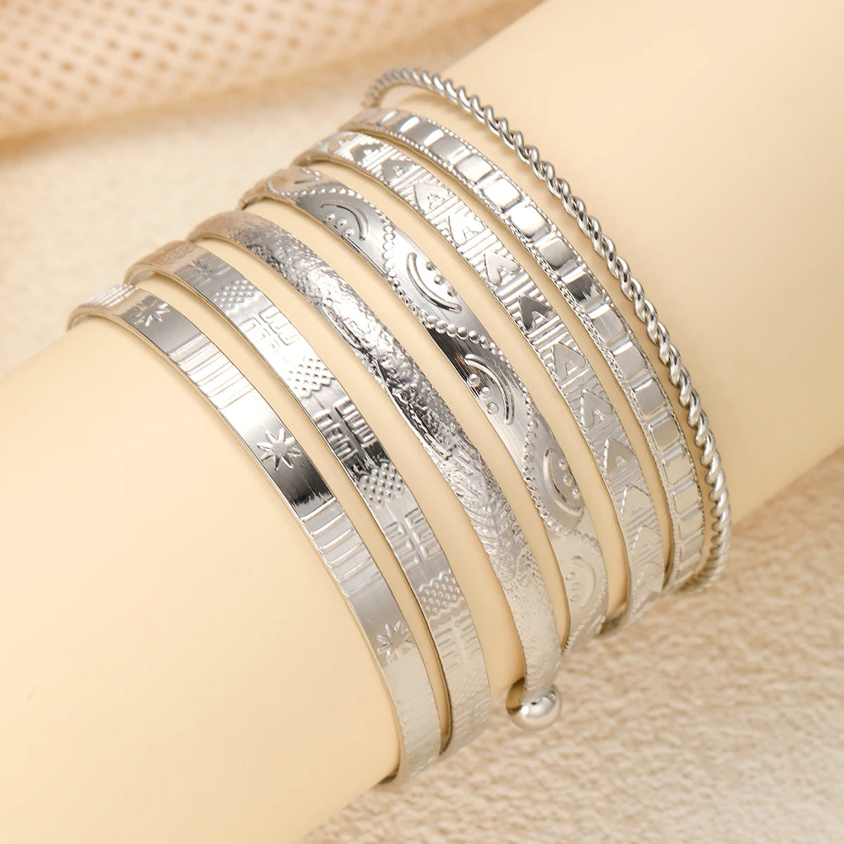 7tlg./Set Vintage Elegantes Rauten-Herz-Twist-Design Armreif Goldfarbene Glatte Armbänder Set für Damen Charm Schmuck Geschenk
