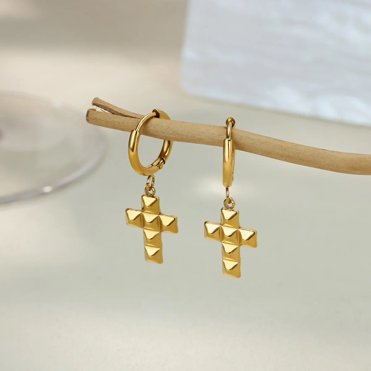 Pendientes de aro de corazón vintage chapados en oro para mujer, de acero inoxidable, geométricos, perforados, joyería de lujo con circonitas, regalo de boda