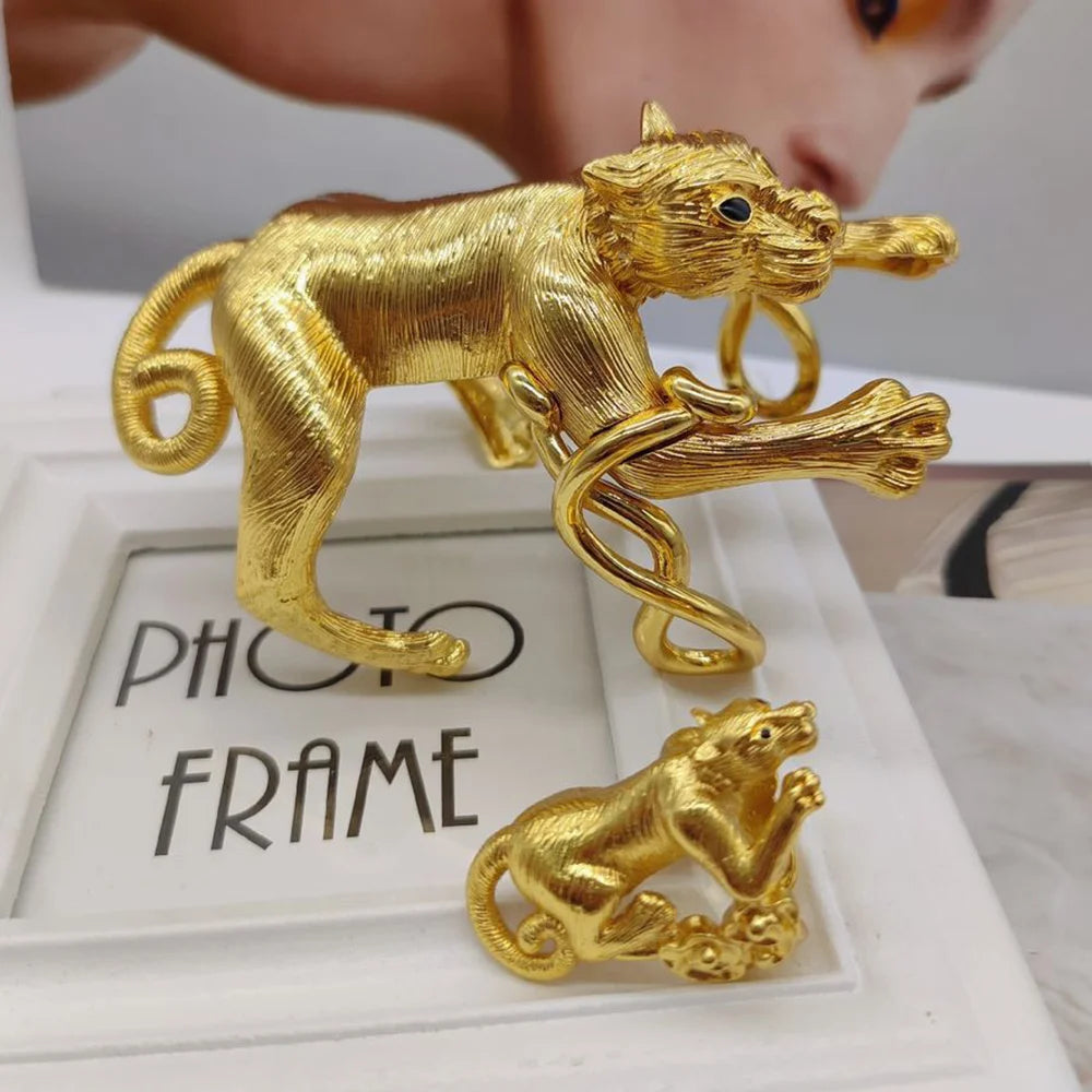 Extravaganter Leoparden-Armreif mit Ring Schmuckset für Damen Dubai Goldfarbener Manschetten-Armreif Cocktailring 2er-Set für Hochzeiten Geschenke