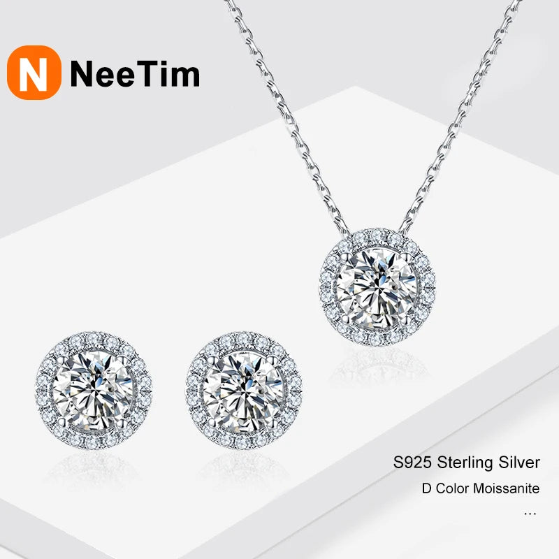 NeeTim 1ct D Color VVS1 Moissanite Schmuckset 925er Silber mit Weißgold vergoldeter Halskette und Ohrsteckern für Damen