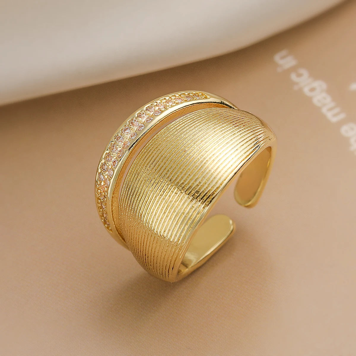 NEWBUY Luxus AAA Zirkonia Inlay Kupfer Hochzeitsschmuck Goldfarbe Statement Geometrische Form Offene Designringe Für Frauen
