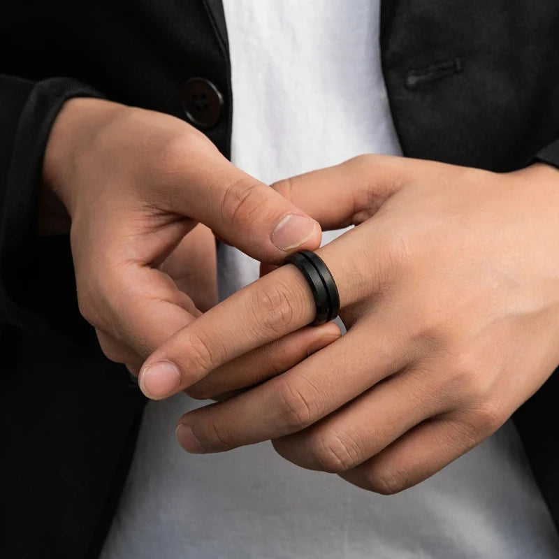 1 Stück Herren-Ring, galvanisiert, schwarz, trendig, minimalistisch, West Coast Hip-Hop-Punk-Stil, schwarzer Ritterring, drehbares Design