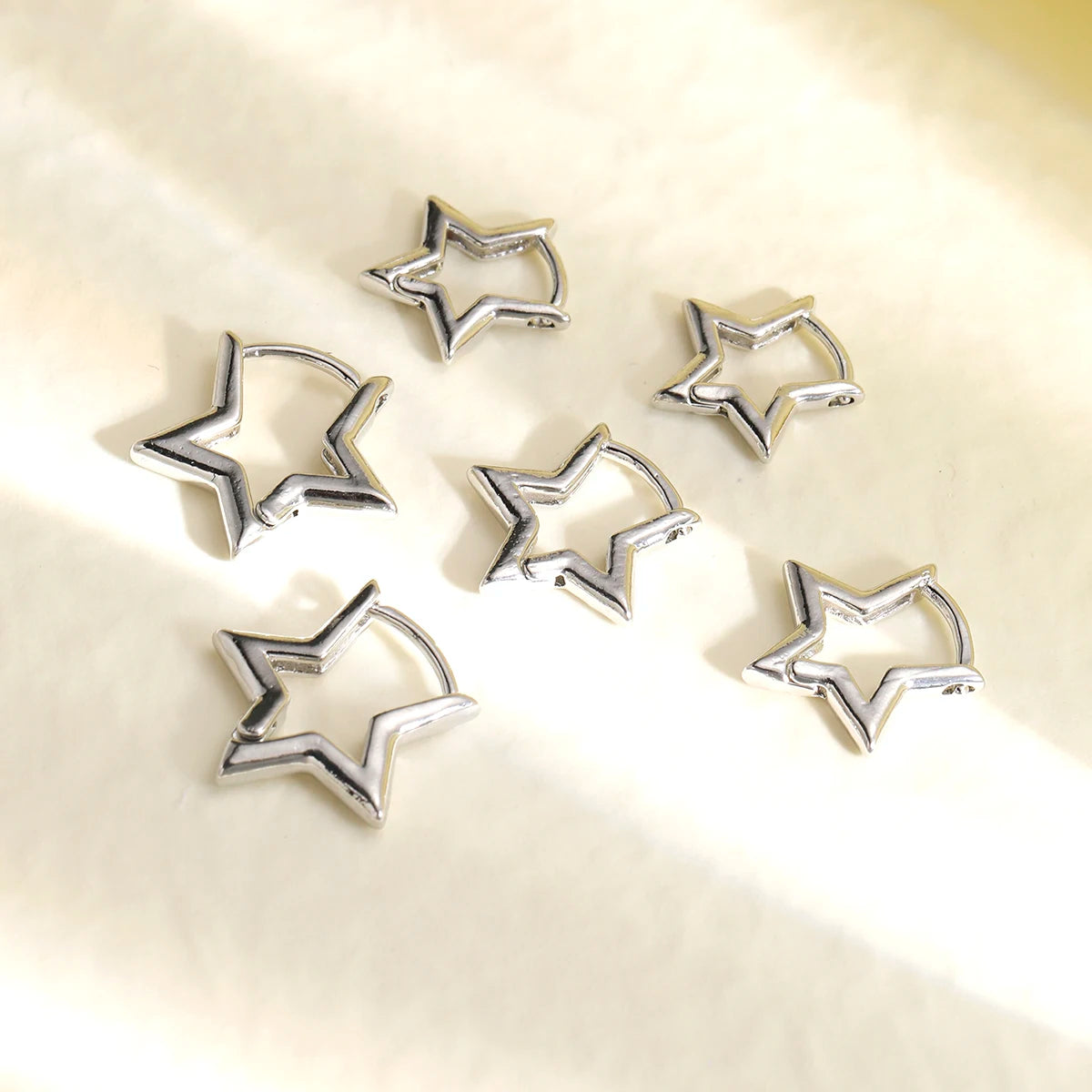 3 Paar/Set Punk Geometrische Stern-Creolen für Damen, einfache goldfarbene Kupfer-Metall-Kreis-Huggie-Ohrringe, neuer Unisex-Schmuck