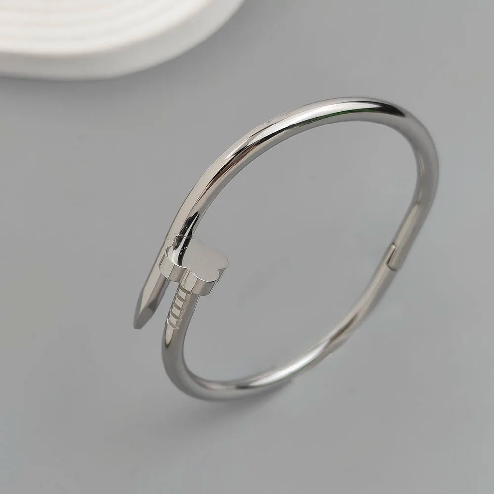 Bezauberndes vierblättriges Kleeblatt-Kugelarmband für Damen aus Edelstahl, wasserdichtes und rostfreies Armband, das von Paaren getragen wird