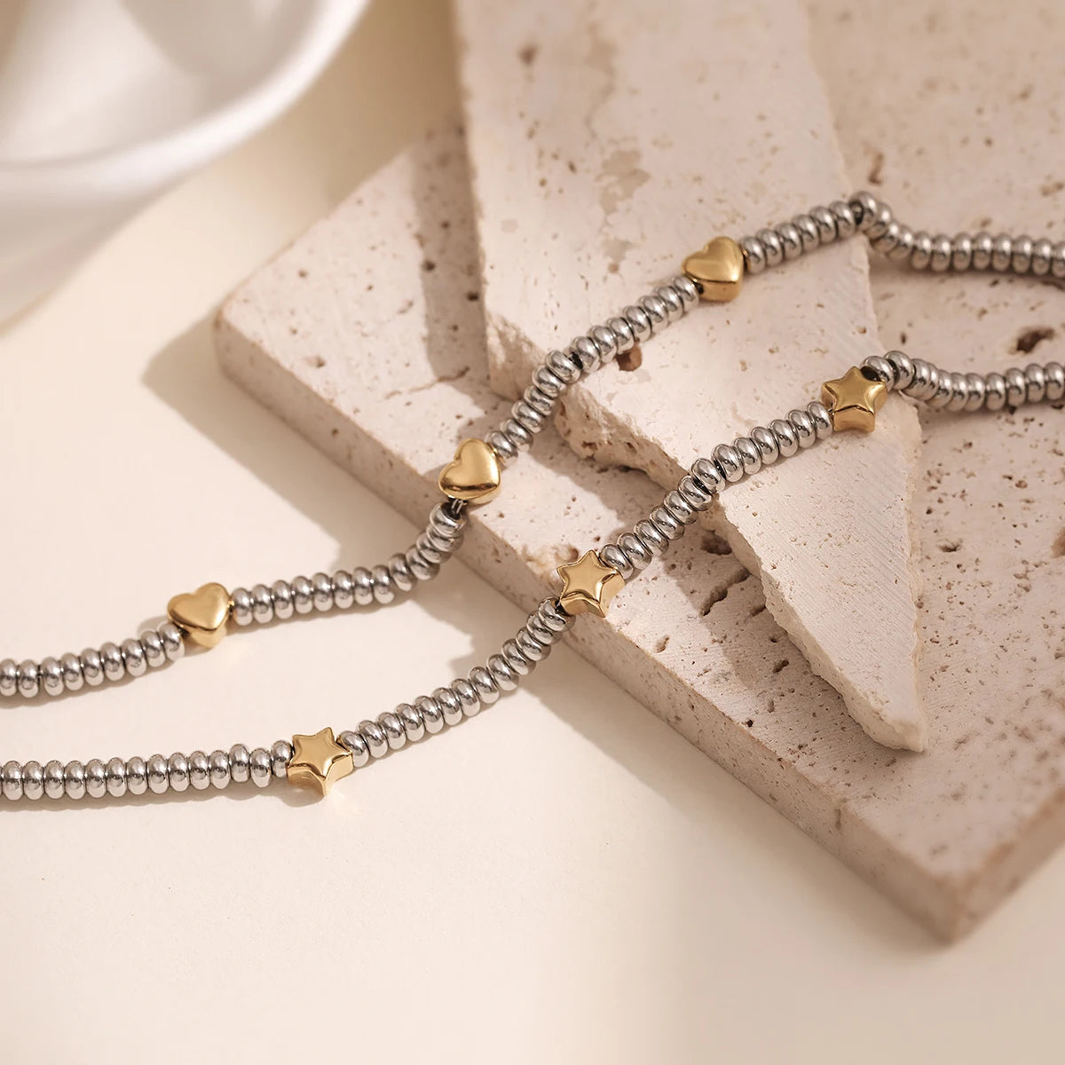 NEWBUY Hot Sale Nicht verblassender Edelstahlschmuck Goldfarbe Herz/Stern Silberperlen Charm Armbänder für Damen Großhandel