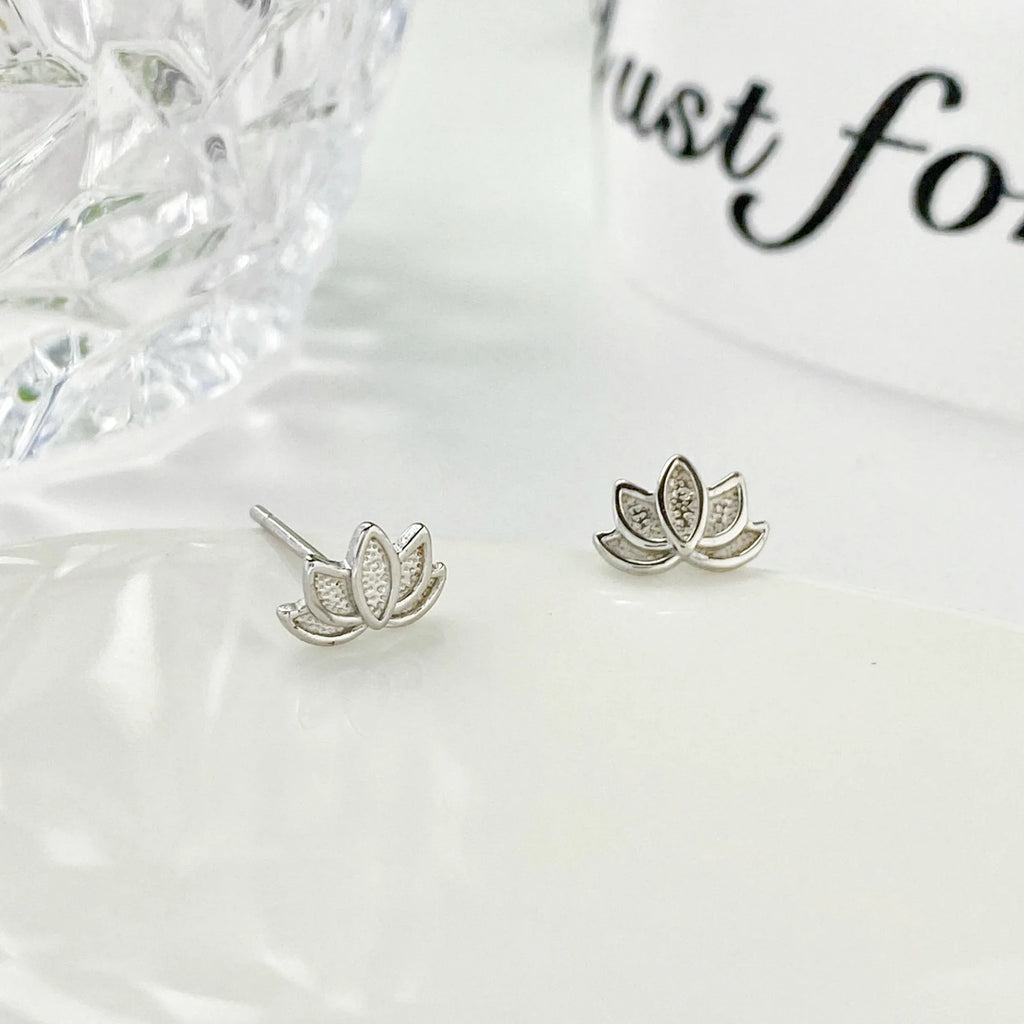 S925 Silber Waldstil Lotus-Ohrringe, Lotus-Ohrringe für Frauen, schlicht, frisch, Nischen-Design, süß und künstlerisch