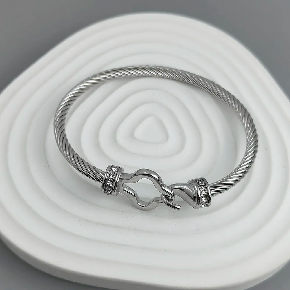 Neues Stahlseil-Knopf-Zirkon-Kleeblatt-vergoldetes Armband 18K, hochwertiges wasserdichtes Partnerarmband, Ehefrau-Geschenk