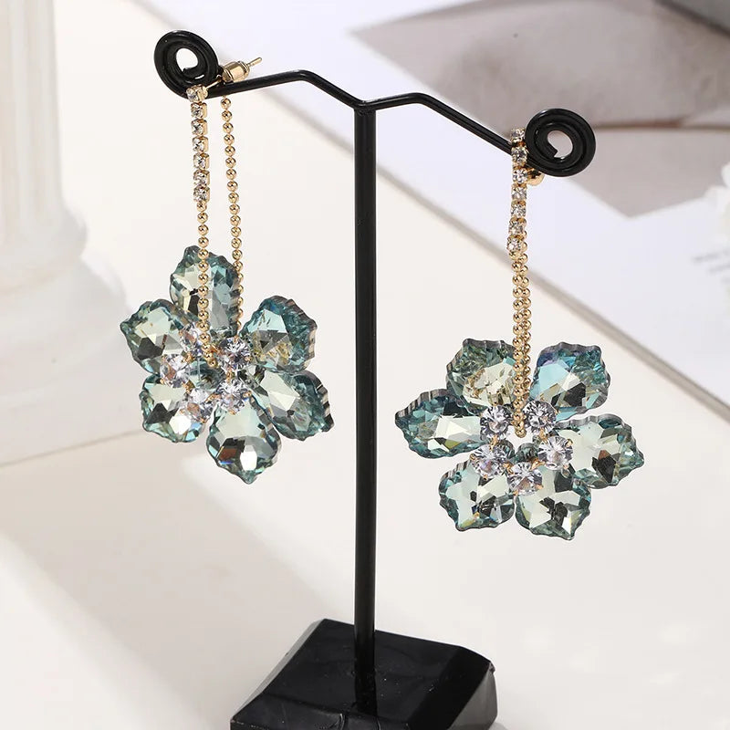 2025 Neue bunte lila Kristallblumen-Hängeohrringe für Damen Trend Korea Mode Luxus Hochzeit Party Bankett Schmuck