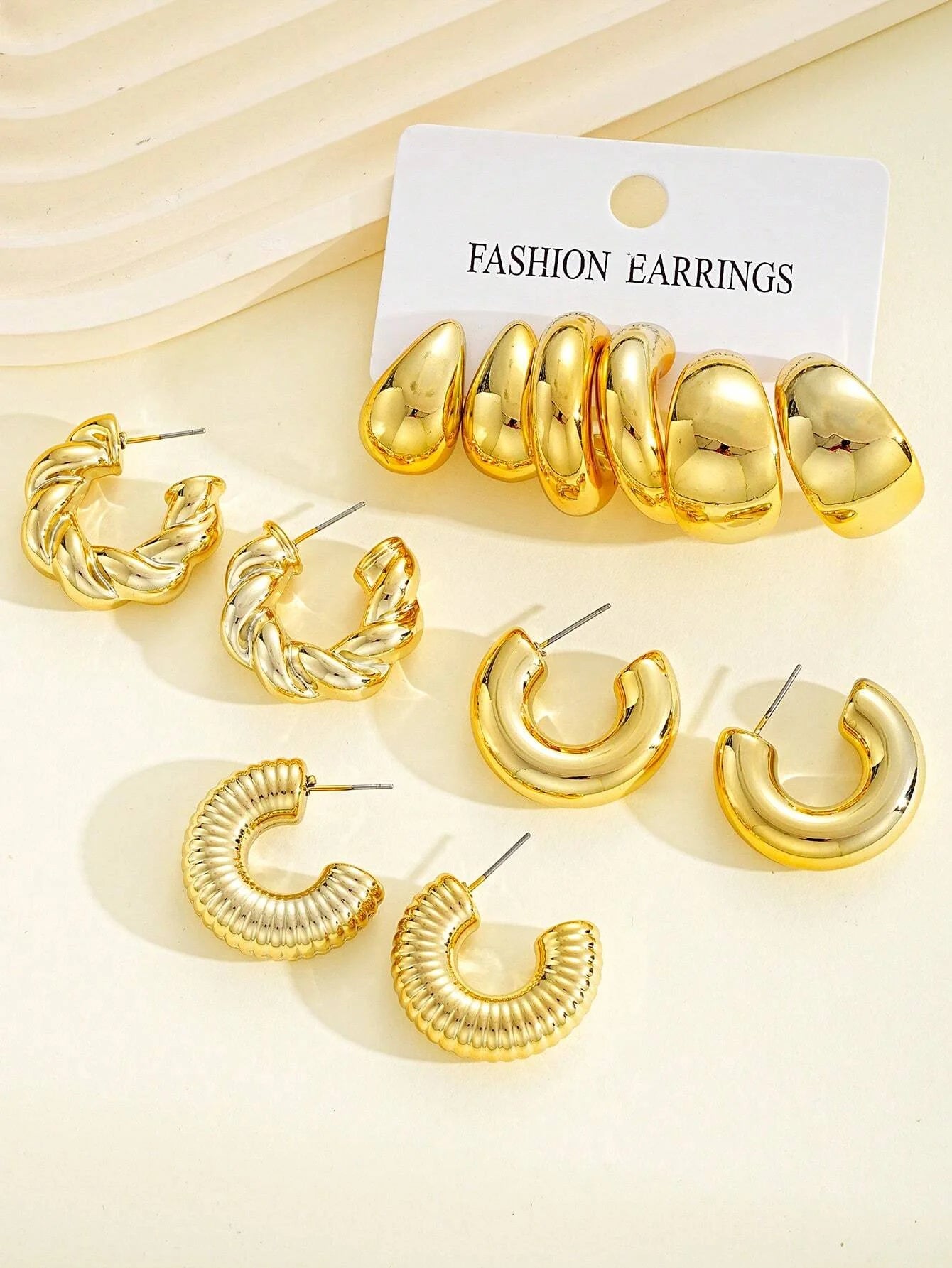 12-teiliges Set klassische Mode Twist C-Form Tropfen-Design Damen goldfarbene Ohrringe für Alltag, Arbeit und Party-Outfits 2024