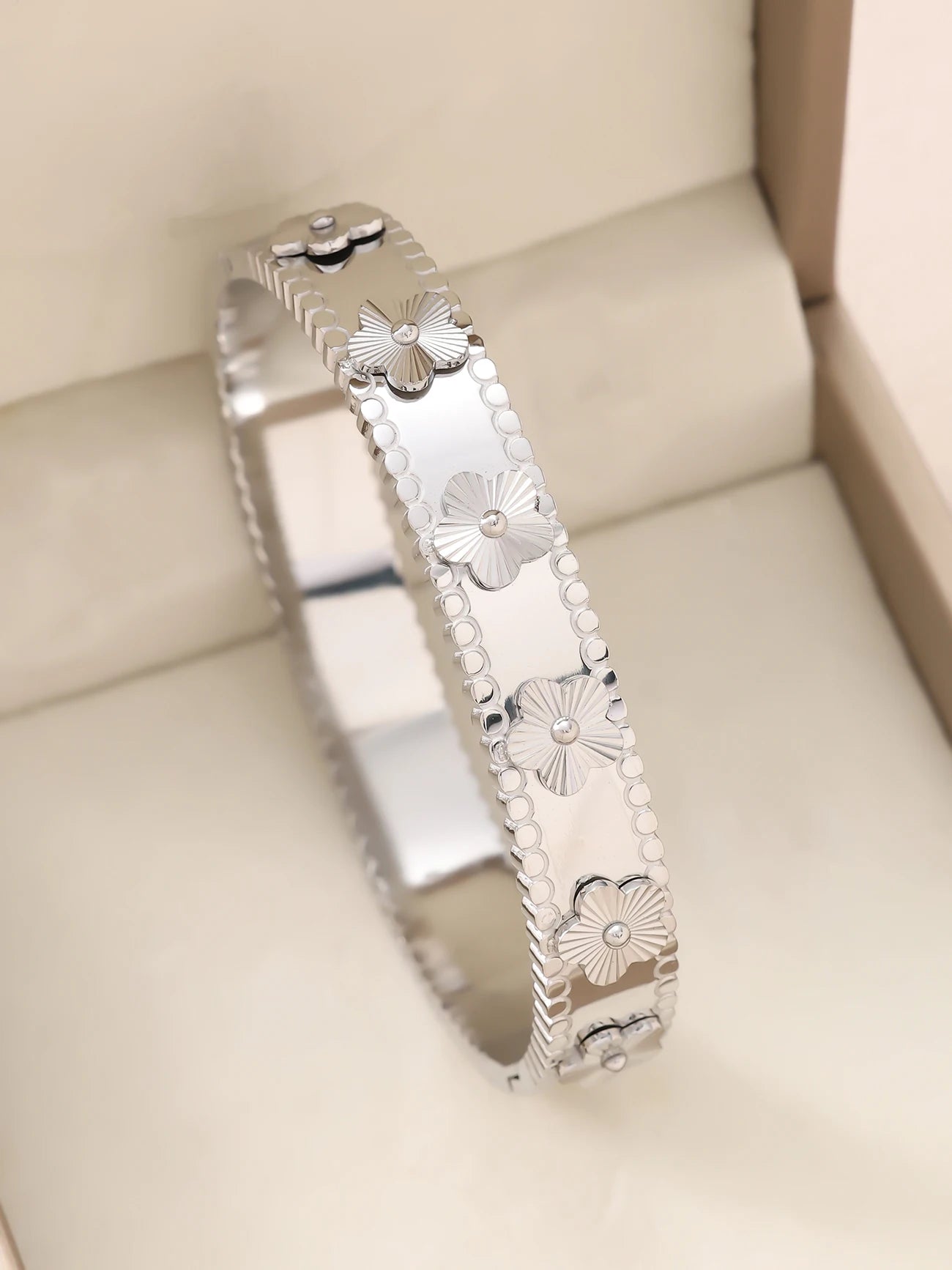 1 Stück 18K vergoldetes stapelbares Edelstahlarmband mit Kette und Kleeblatt-Design, Modischer Stil für Damen, Geeignet für Freizeit