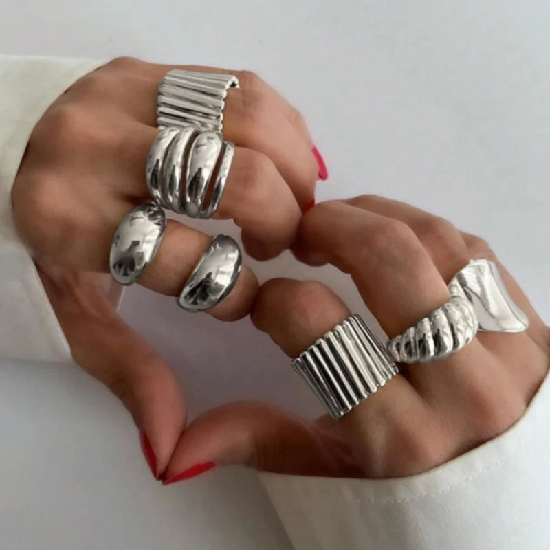 8-teiliges Set minimalistische, übertriebene Wellen-Asymmetrische Ringe für Damen Goldfarbenes, unregelmäßiges Ring-Set Party Alltagsschmuck Geschenke