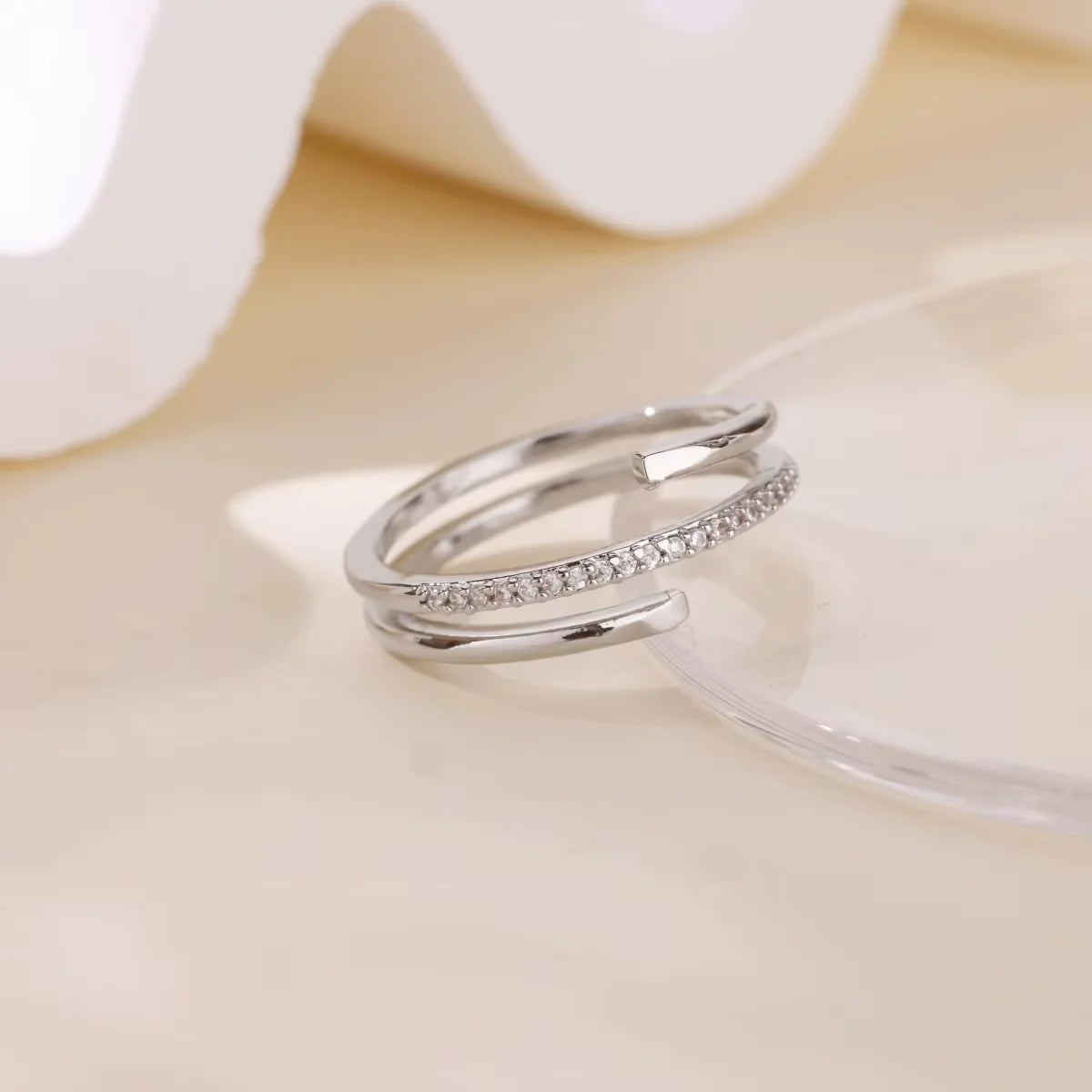 Edelstahl Kleine Zirkonringe für Frauen Exquisiter Goldfarbener Sonnen-Doppelring Punk Hip-Hop Accessoire Bague Schmuckgeschenk