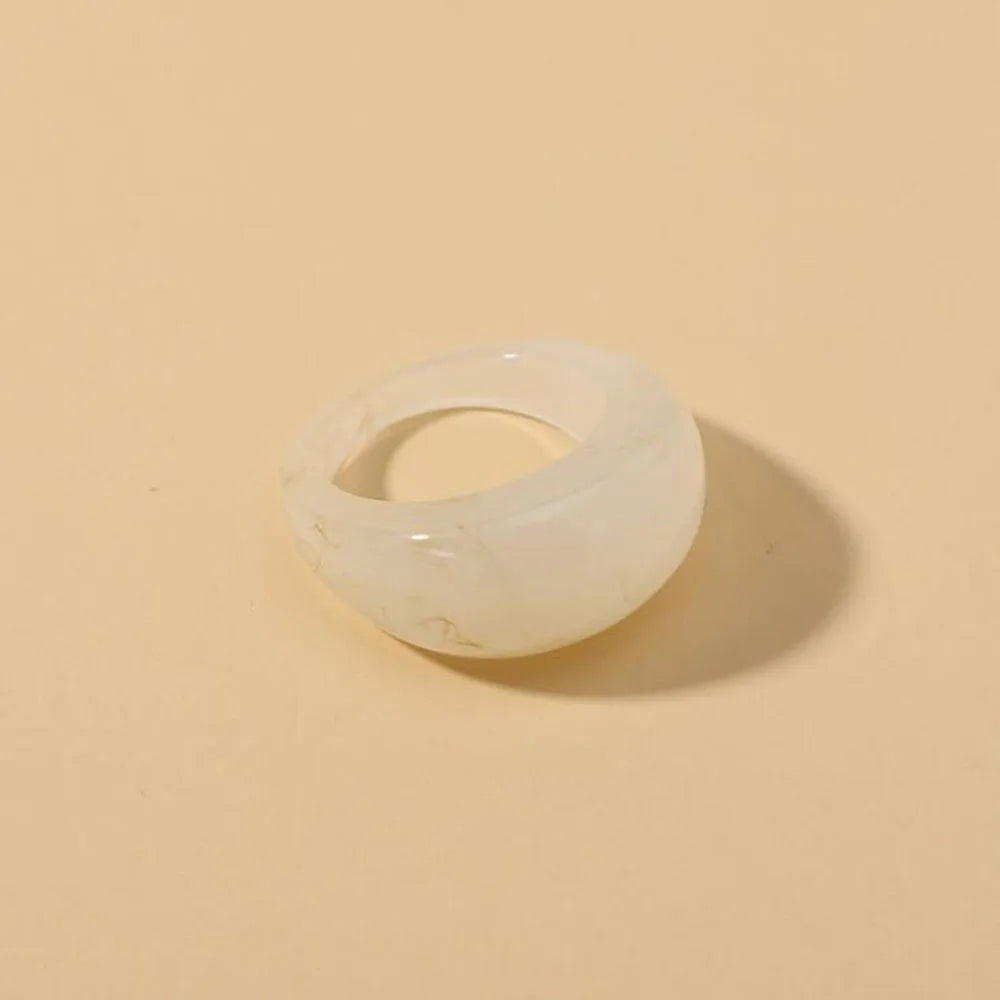 Neue koreanische bunte Acrylringe Vintage runde Ringe für Frauen Große Kpop-Fingerringe für Mädchen Punk-Harzringe Modeschmuck