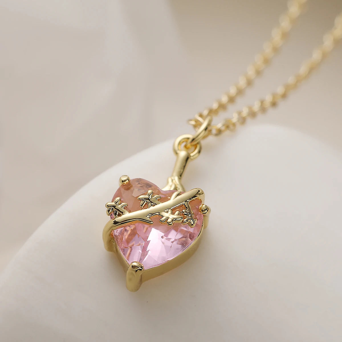 NEWBUY Fashion Gold Color Chain Red Crystal Heart Pendant Necklaces For Women Bling Bling Jewelry