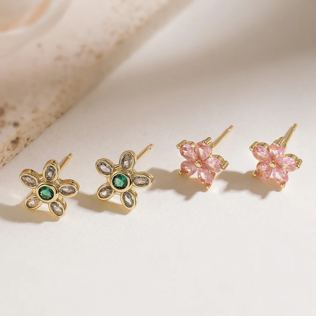 NEUKAUF Zarte goldfarbene, süße Blumen-Ohrstecker für Frauen, rosa, grüne, weiße CZ-Kristall-Schmuck, Femme Bijoux