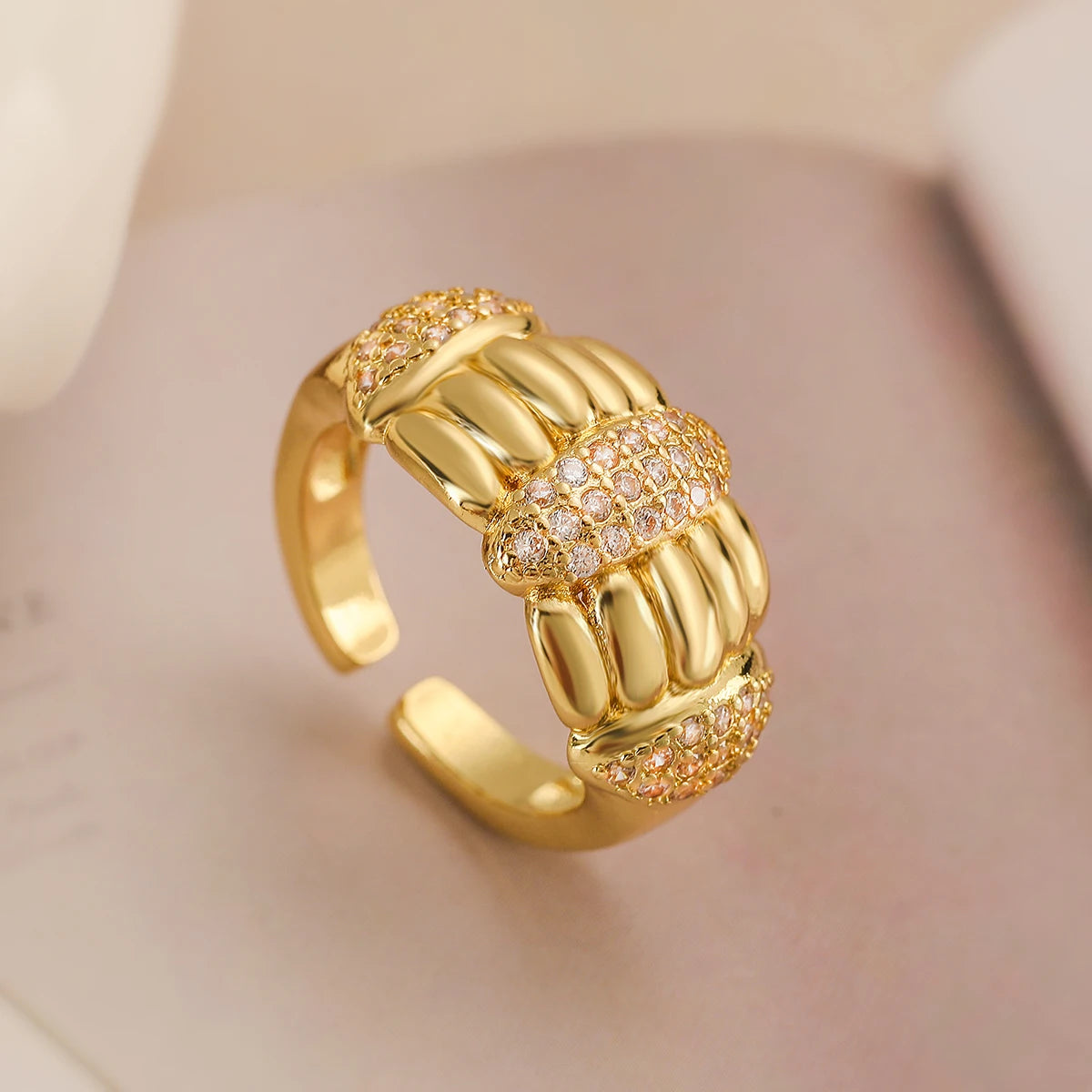 NEWBUY Luxus AAA Zirkonia Pave-Fassung Kupfer Schmuck Trendige Goldfarbe Trauringe für Frauen