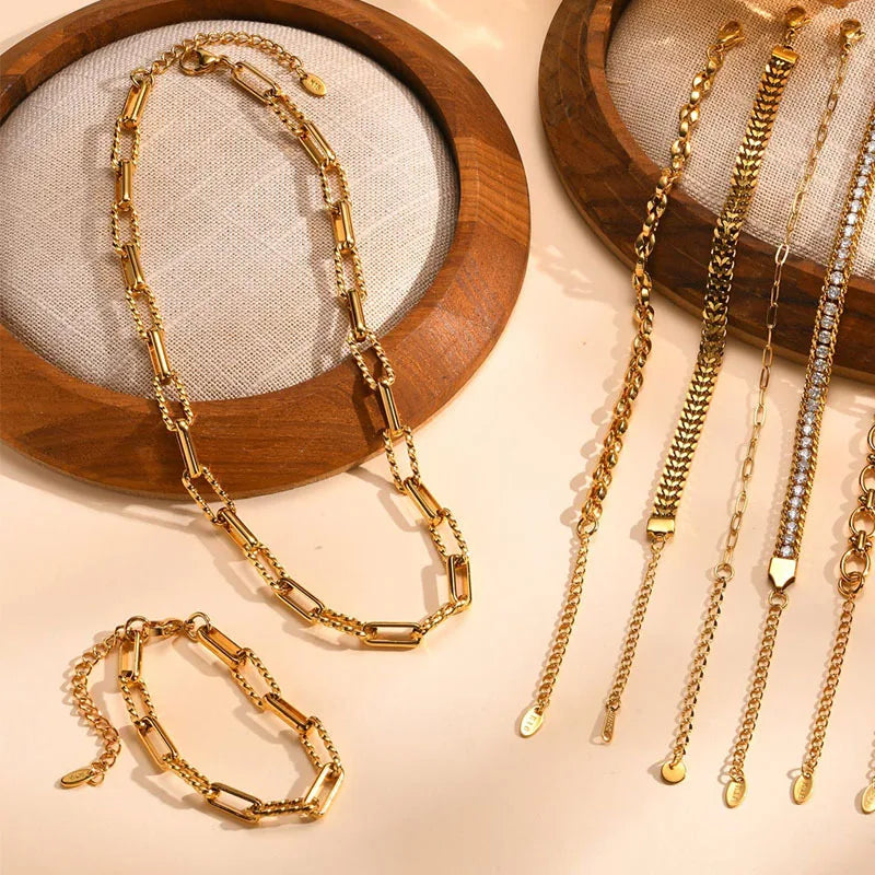 Damen-Armband aus Edelstahl, 18 Karat vergoldet, gedreht, Büroklammer-Design, verstellbares Gliederarmband, klobiger stapelbarer Lagenlook-Schmuck