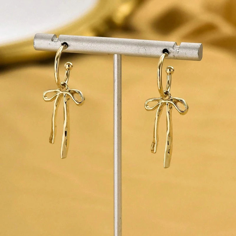 Neue luxuriöse Mode Bowknot Ohrringe Retro weich vielseitig Goldfarbe Quaste Ohrstecker Schmuck für den täglichen Gebrauch von Frauen Geschenke