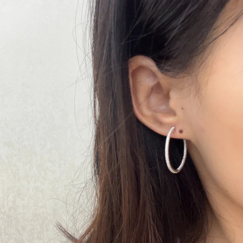 NeeTim Moissanit-Creolen mit voller Farbe für Damen, 925er Sterlingsilber mit Weißgold-Überzug, Ohrstecker, edler Schmuck als Geschenk