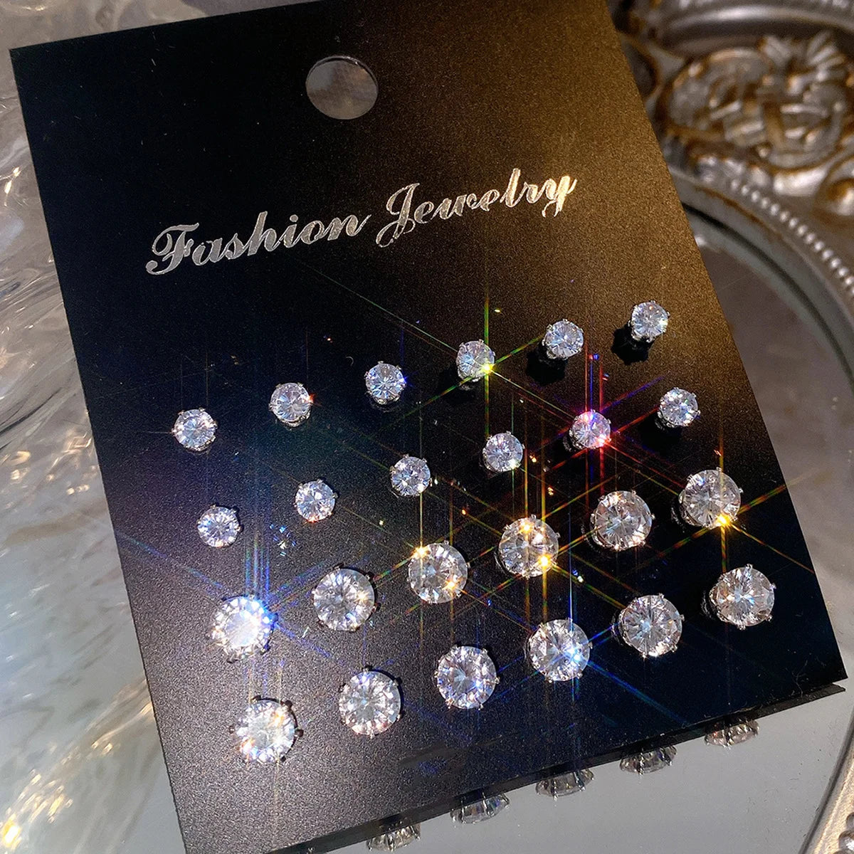12 Paar Zirkonia-Ohrringe Set, brillante, glänzende Ohrstecker für Frauen, schlichter Perlen-Unregelmäßiger Trendy Schmuck Zubehör 2024 Neu