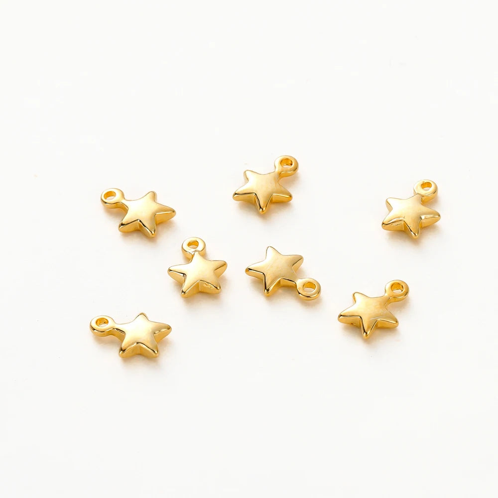20 unidades/lote de dijes pequeños de estrella de latón chapado en oro de 14K y 18K de 5x7MM con orificio de 1.0MM de alta calidad para accesorios de joyería DIY