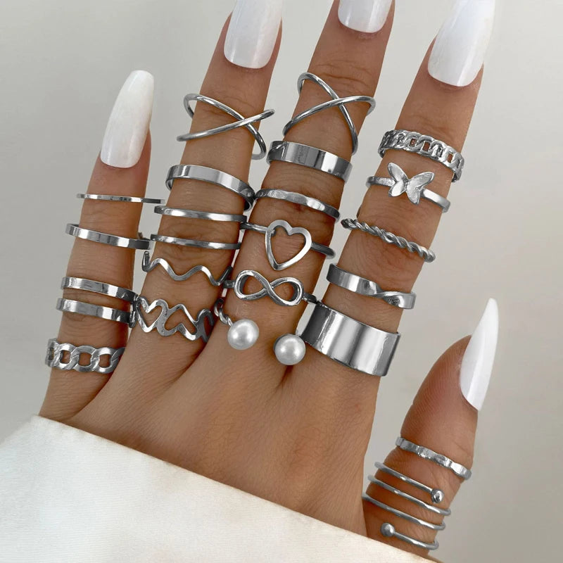 Vintage Irreguläres Ring-Set für Frauen Böhmische Goldfarbe Schmetterling Schlange Herz Geometrische Ringe Retro Boho Mode Schmuck Geschenk