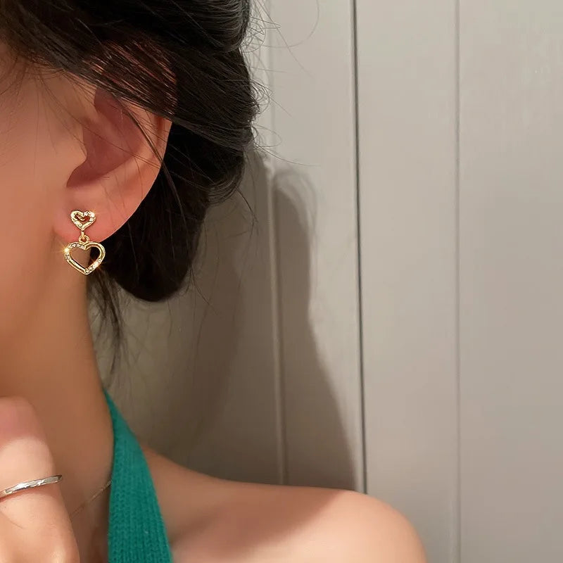 Elegante Doppelherz-Ohrstecker für Damen, koreanischer Stil, Modeschmuck, schlicht, Vintage, hochwertiges Gefühl, Online-Bestseller