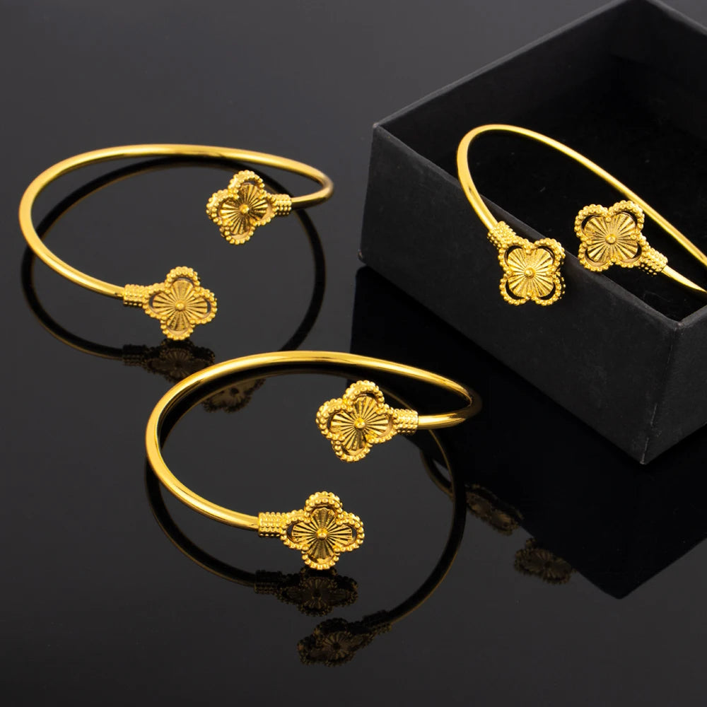 Neues Design Klassischer Luxus Edelstahl Kleeblatt Armbänder Ring Elegantes Temperament Für Frauen Schmuck Alltag Festival Geschenke
