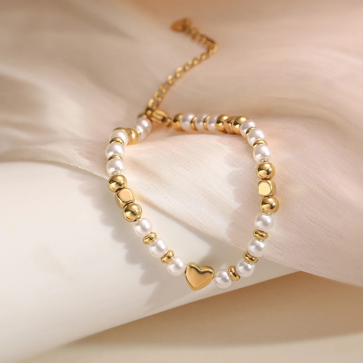 NEWBUY 2025 Trendiges Goldfarbenes, Nicht Verblassendes Armband aus Edelstahlperlen mit Herz für Damen, Täglicher Schmuckaccessoire
