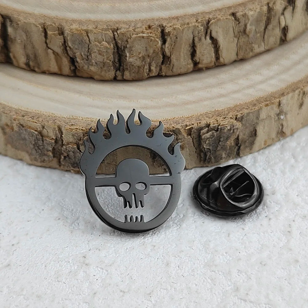 New flame skull men's lapel pin, 316L stainless steel gold-plated badge, black brooch for suit accessories, gift for father