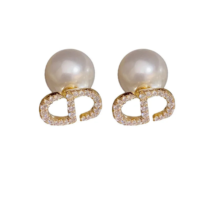 Versilberte Nadel Zirkon Buchstaben Perlenohrringe Französische Luxus-Sensation High-End-Schmuck Damen-Ohrring-Accessoire