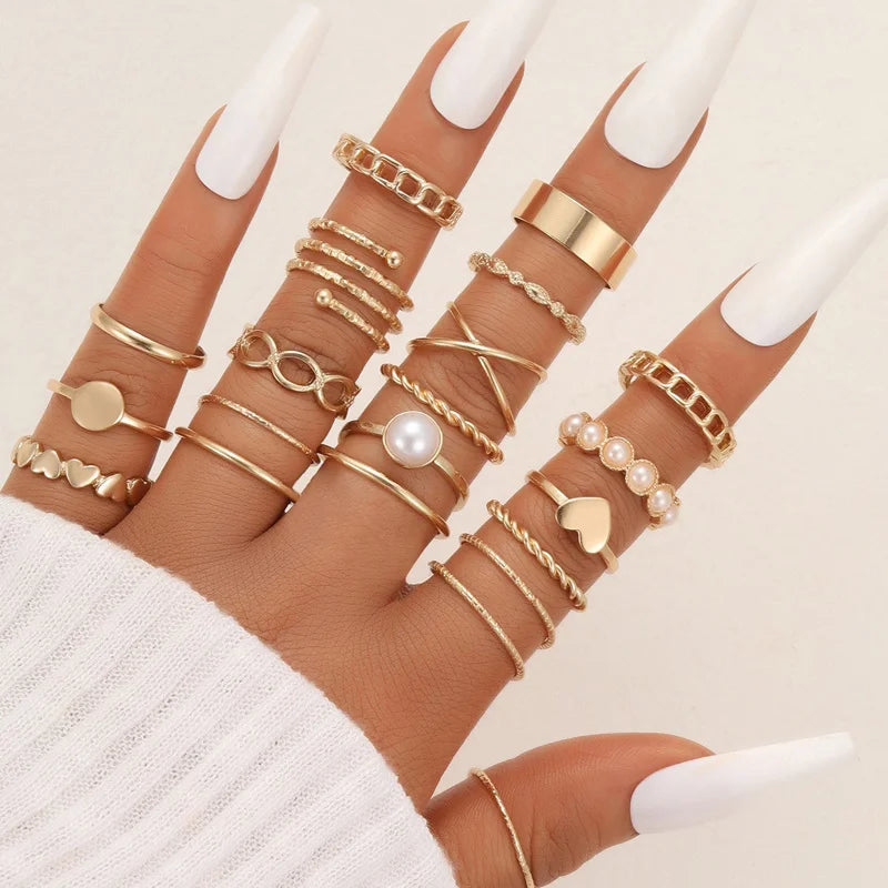 58-teiliges Set Goldfarbene Ringe für Damen und Herren Vintage Hohl Schmetterling Perle Herz Kristall Geometrische Ringe Trendiger Fingerschmuck