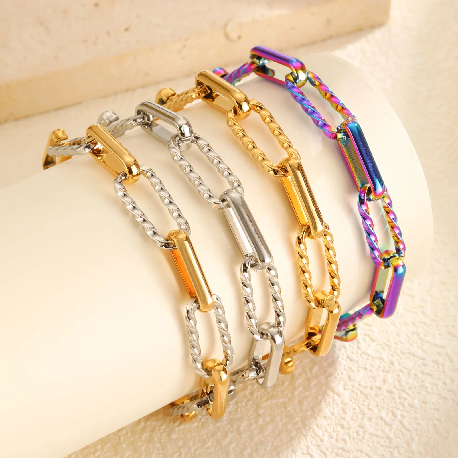 Zweifarbige Twist-Glieder-Paperclip-Armband für Damen, klobiges Edelstahl-Armband mit verstellbaren Gliedern, 18 Karat vergoldeter Schmuck