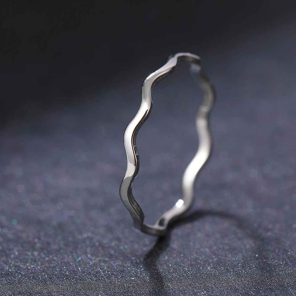 DOTIFI Edelstahlring Minimalistische Meereswelle Leichter Luxus Eleganter Mode-Paarring für Damen Schmuck Hochzeit Trendige Geschenke