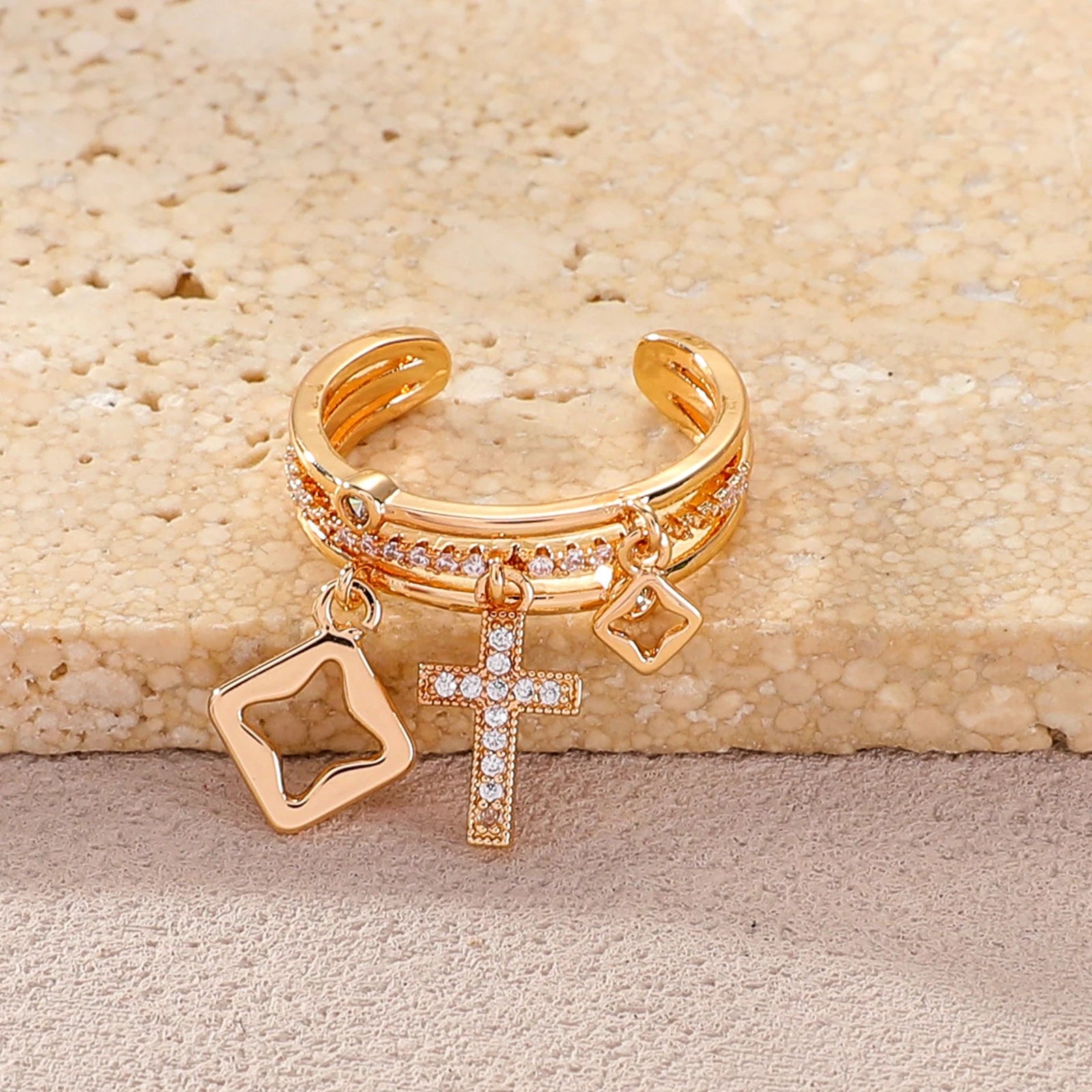 Nwe 18K vergoldete Sonnenringe für Damen, Naturstein eingelegt in hohlem Metall-Textur-Ring, trendiger Schmuck