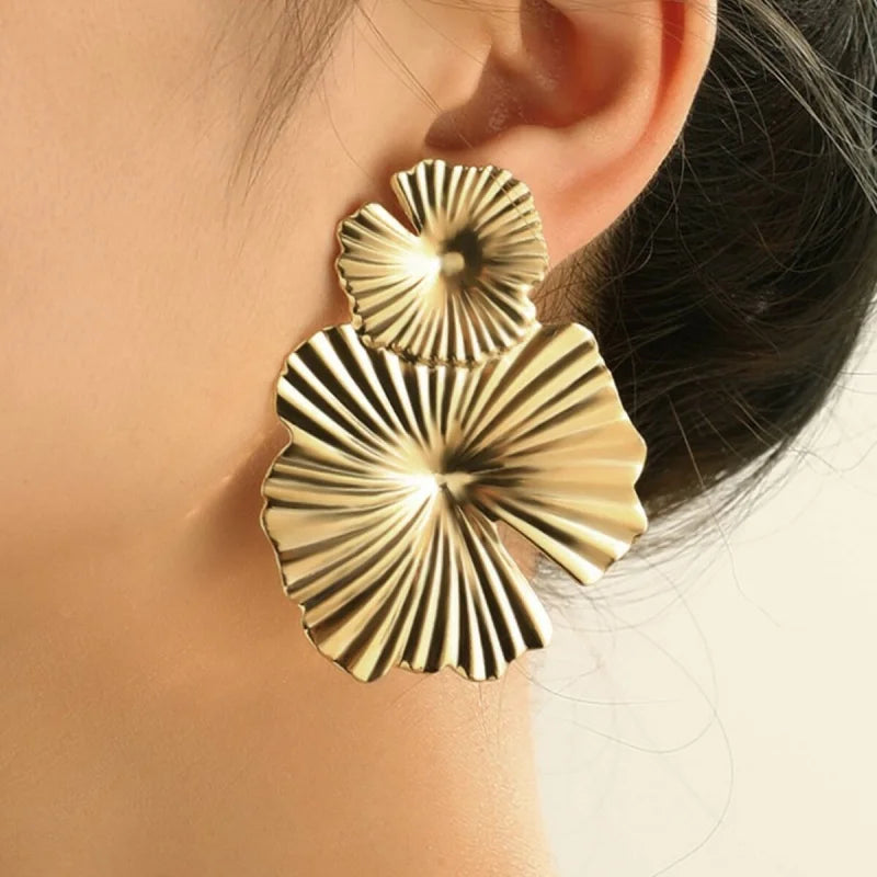 Vintage goldfarbene Blumen-Ohrstecker für Damen, einfache geometrische Statement-Ohrringe, Party-Geschenke, серьги женские
