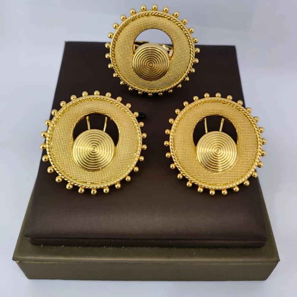 Trendige Ohrringe und Ring Schmuckset für Damen 18k Goldfarbe Clip-Ohrringe und Fingerring Braut 2-teiliges Set Nigerianische Accessoires