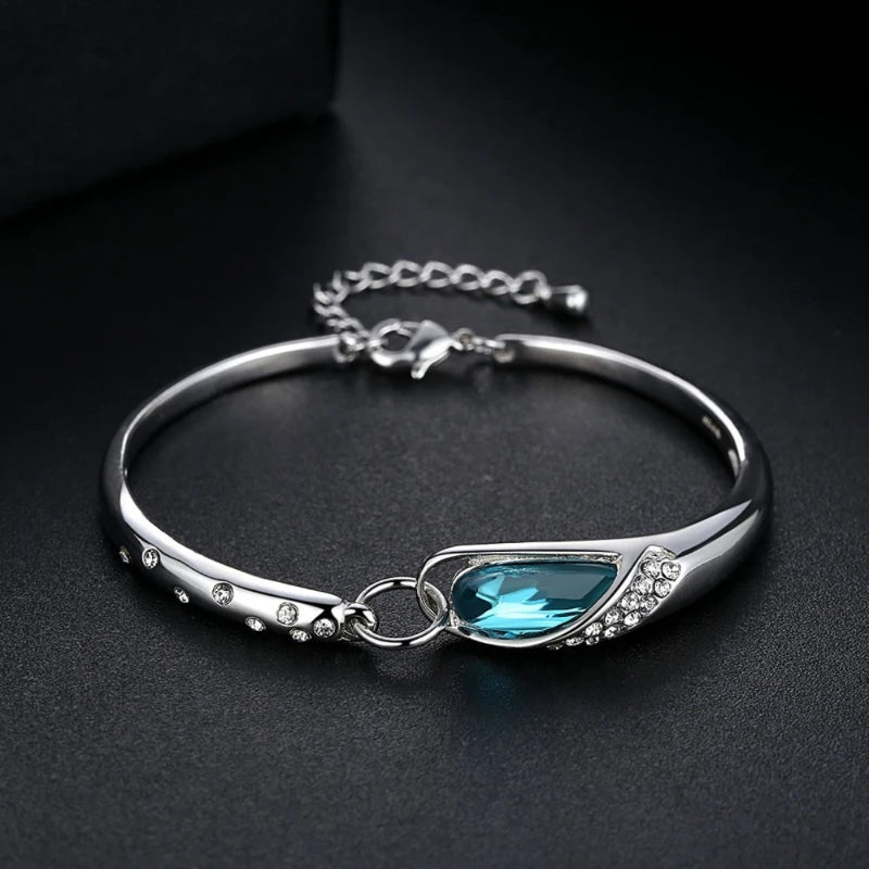 1x Armband mit blauem Edelstein, exquisite und minimalistische Art, leichte verstellbare Kette, Damen-Tagesaccessoire, Armband