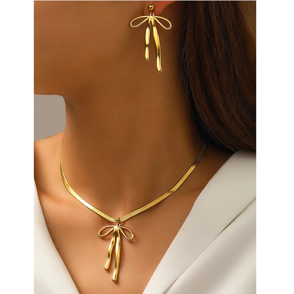 Aomogo Edelstahl-Set Luxus-Mode Schleife Anhänger Schlangenkette Ohrringe Halskette Set für Frauen Schmuck Alltagskombination