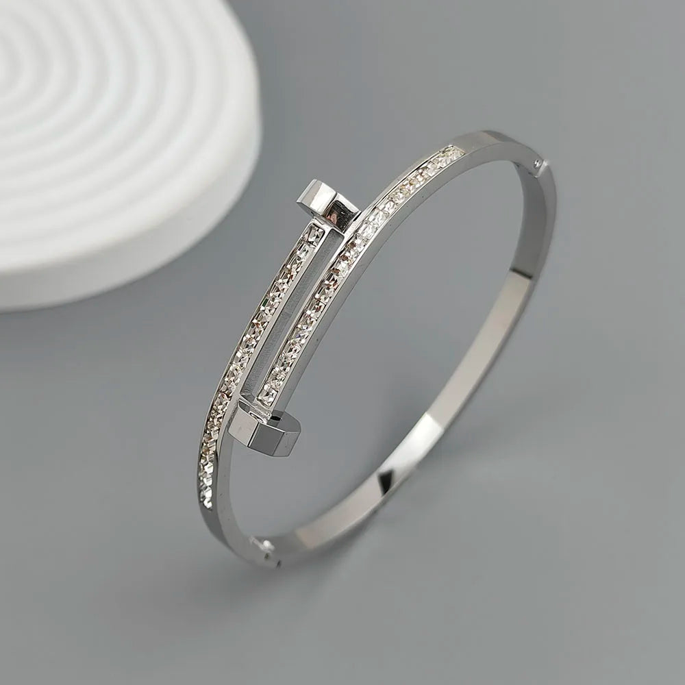 Neues Nagel Zirkon Edelstahl vergoldetes Armband 18K, hochwertiges wasserdichtes Pärchenarmband, Geschenk für die Ehefrau